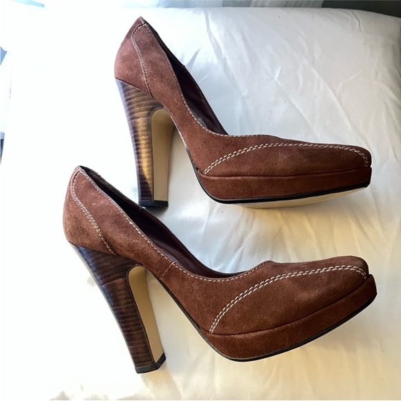 Studio 58 Heels Size 9.5 Great Condition.Brown
Suede w/White Exposed Stitching - Picture 5 of 10